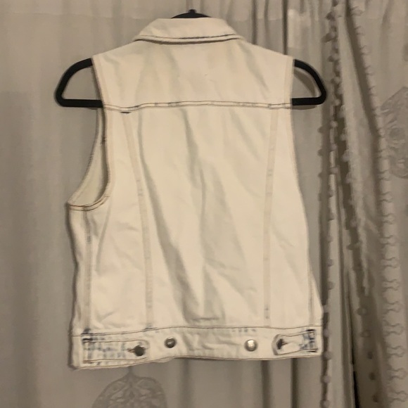 Boho Light Wash Ripped Frayed Denim Vest Jacket Juicy Couture Vintage Pin - Picture 8 of 9